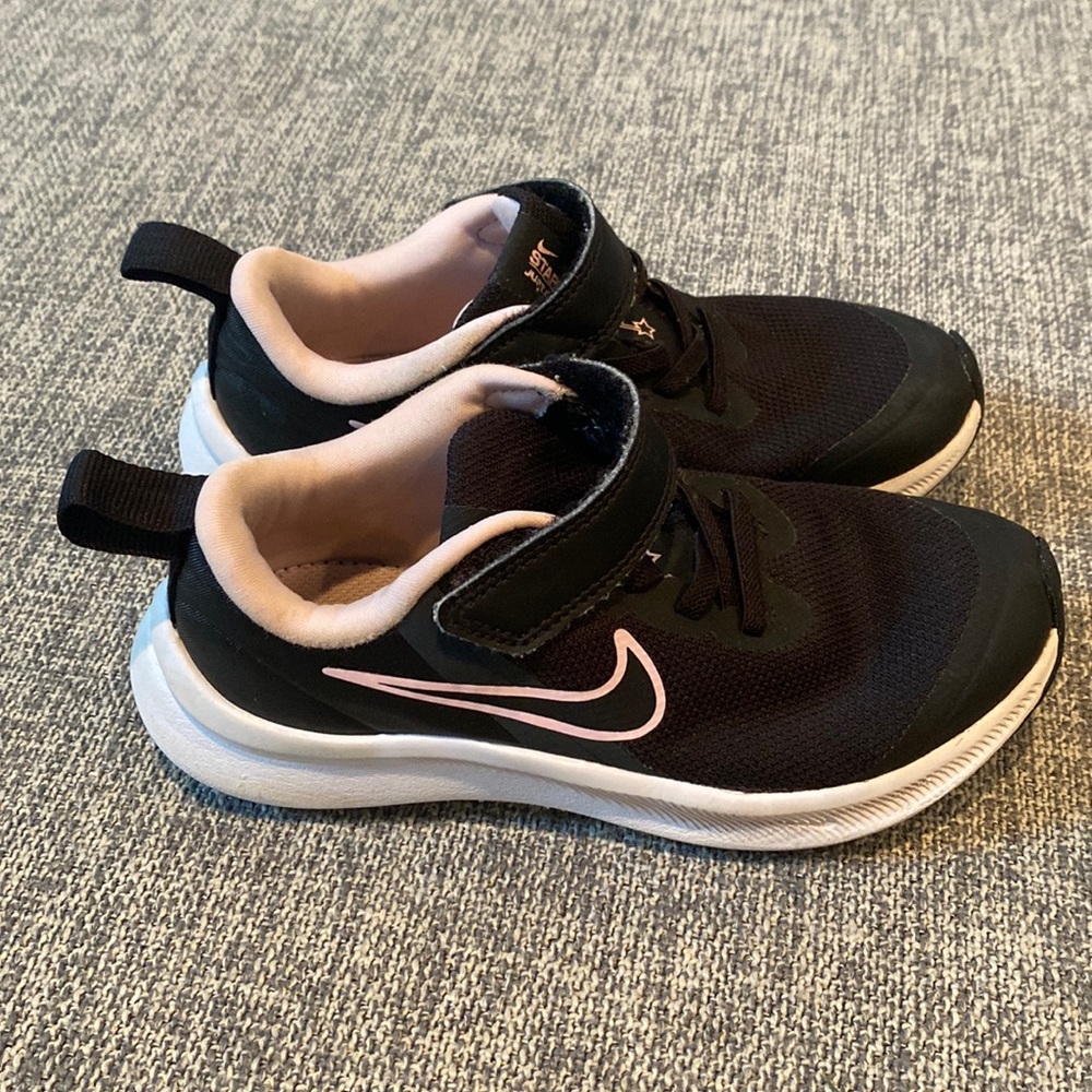 Nike StarRunner Sneakers